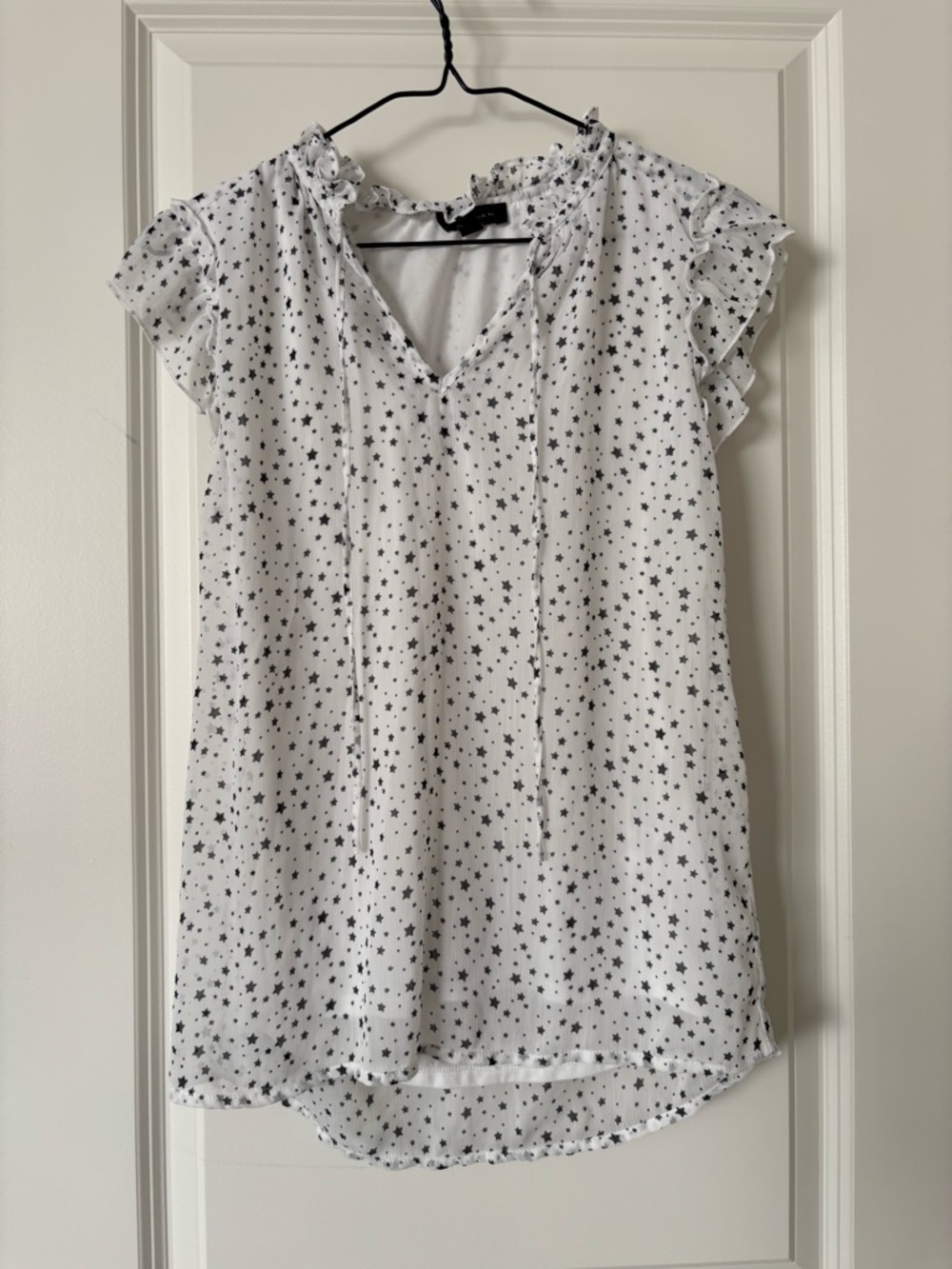 Women’s White Star-Print Ruffle Sleeve Blouse